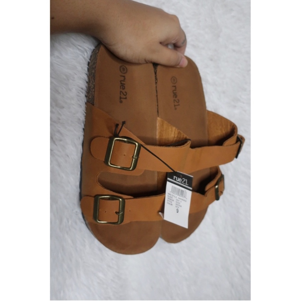 CARAMEL BUCKLE SANDALS